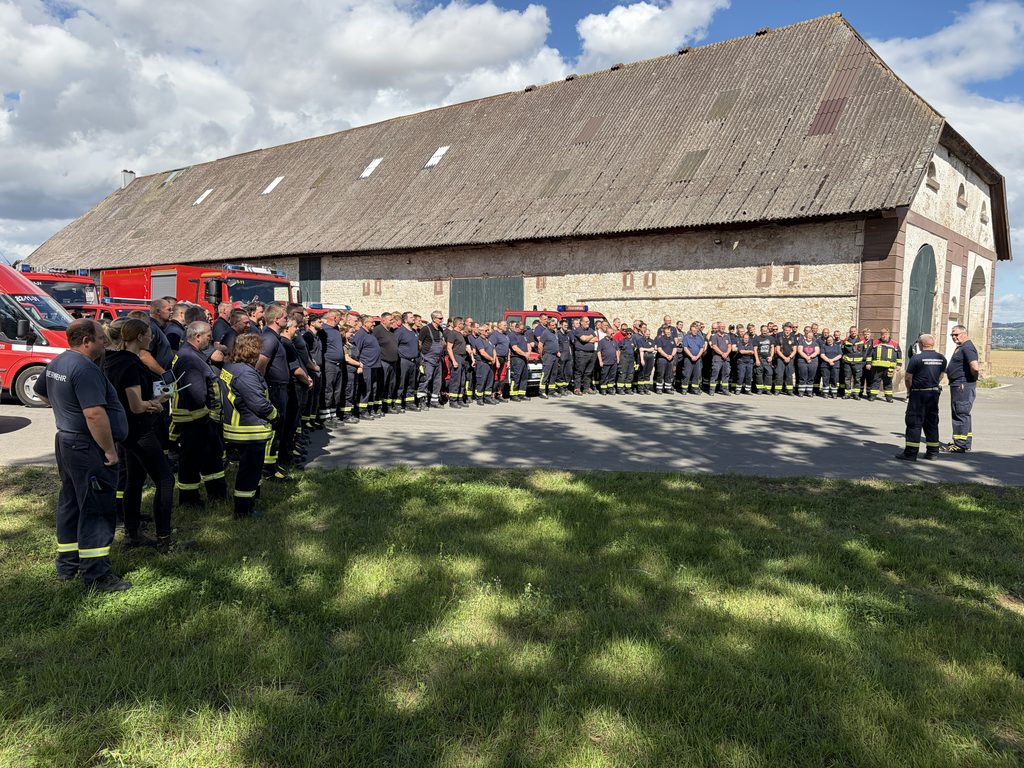 Übung der Kreisfeuerwehrbereitschaft 2 des Landkreises Hildesheim in Rotenkichen 10