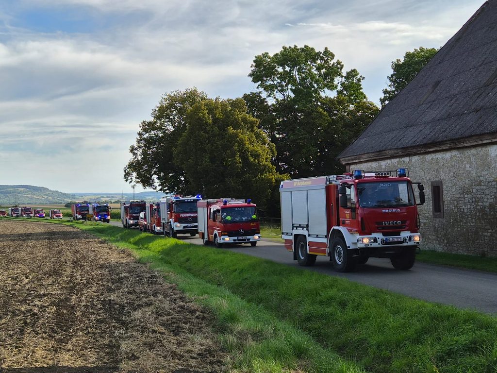 Übung der Kreisfeuerwehrbereitschaft 2 des Landkreises Hildesheim in Rotenkichen 2